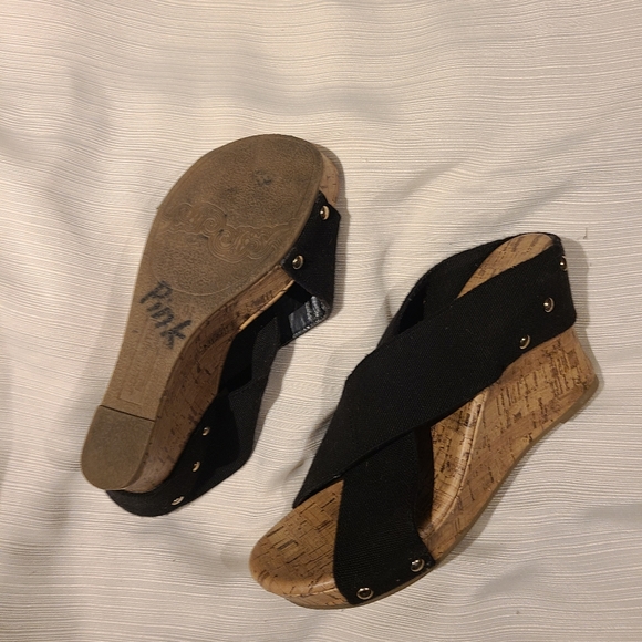 Wedge Heels - Picture 3 of 3